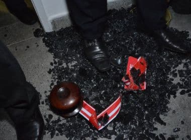 Sala da OAB no Fórum Criminal de Salvador é depredada em protesto durante inauguração