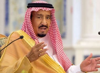 Rei autoriza mulheres a terem licença para dirigir na Arábia Saudita