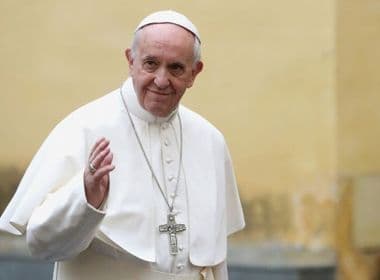 Papa incentiva mulheres a amamentarem em público