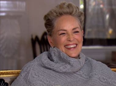 Sharon Stone dá risada ao ser perguntada se já sofreu assédio em Hollywood