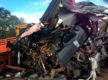 Aurelino Leal: Dois casais morrem em batida entre carro e carreta na BR-101
