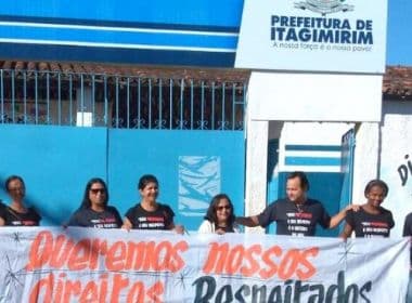 Itagimirim: Em greve, professores adiam volta às aulas e criticam corte de salários