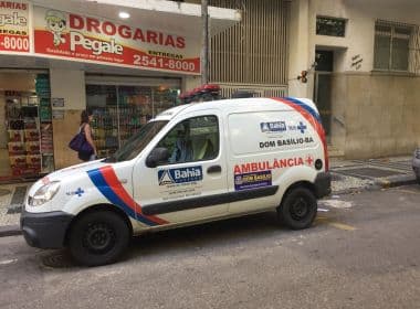 Ambulância de cidade baiana é flagrada em rua de Copacabana, no Rio de Janeiro