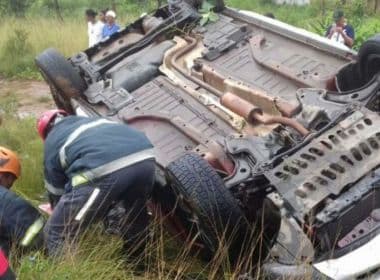 Conceição do Jacuípe: Passageiro morre e 4 ficam feridos em capotamento na BR-101