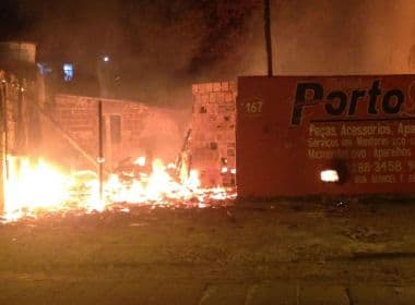 Porto Seguro: Incêndio destrói sapataria; suspeita é de curto-circuito