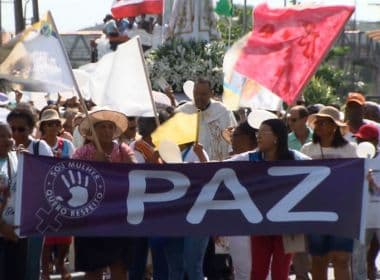 Lauro de Freitas: Fiéis percorrem 8 km em caminhada pela paz 