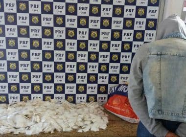 PRF prende mulher com 2,2 mil papelotes de cocaína; droga iria para Monte Santo