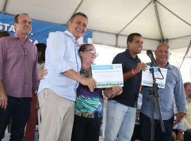 Castro Alves: Rui autoriza recuperação da BA-120 e entrega certificados para agricultores