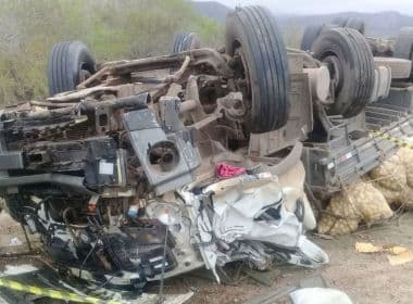 Milagres: Motorista de caminhão morre após veículo tombar na BR-116