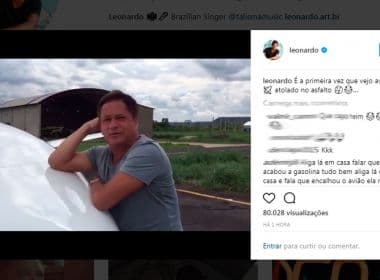 Barreiras: Jatinho de Leonardo atola em aeroporto; 'Choveu até atolar', brinca cantor