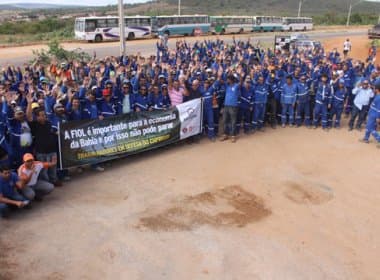 Operários da Fiol protestam em Brumado pela manutenção dos empregos