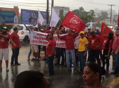 Ato pró-Lula na Estrada do Coco reúne cerca de 300 pessoas, afirma sindicato