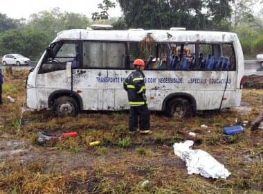 Acidente com micro-ônibus de Ipiaú deixa dois mortos e 13 feridos