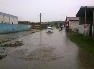 Região sisaleira: Cidade tem ruas alagadas por chuvas