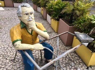 Ilhéus: Estátua de Jorge Amado sofre vandalismo