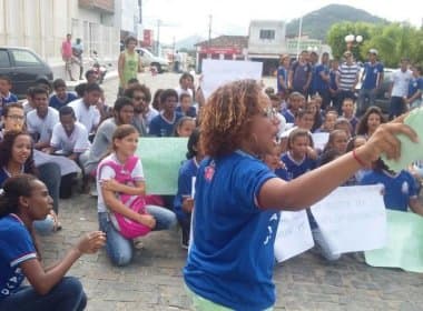Anguera: Estudantes fazem protesto em apoio a professores terceirizados