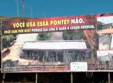Medeiros Neto: Moradores protestam contra ponte sem utilidade