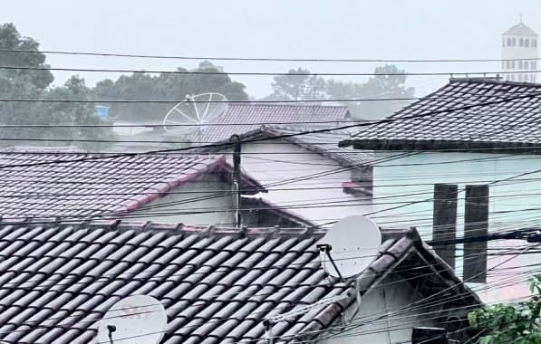 Eunápolis registra chuvas com relâmpagos e ventania após período de calor 