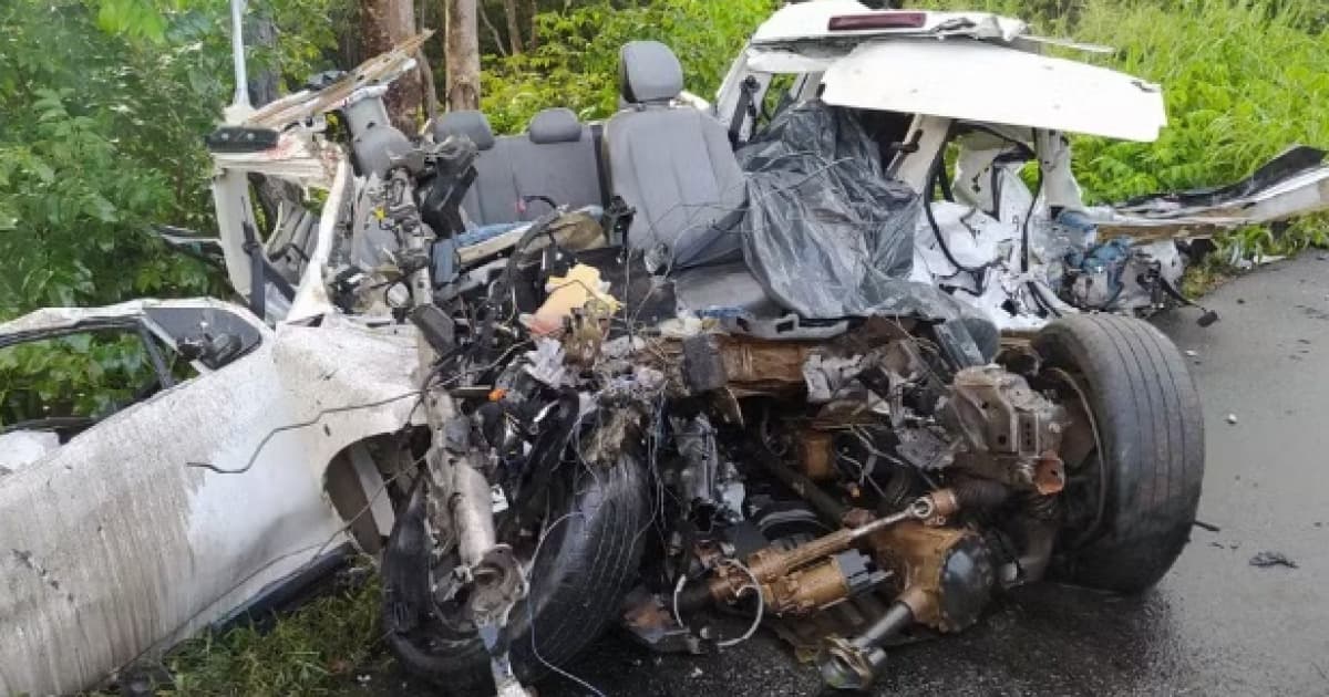 Três pessoas morrem após acidente entre caminhonete e caminhão em Ibotirama