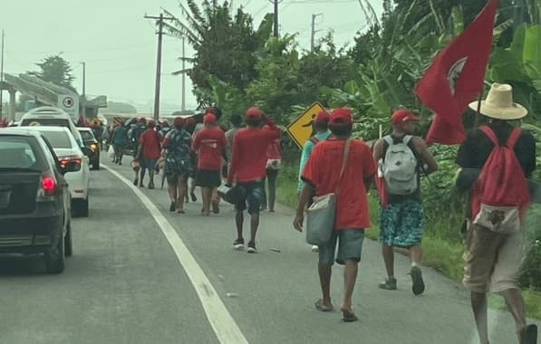 VÍDEO: Marcha do MST já alcança trecho da BR-324 em Amélia Rodrigues
