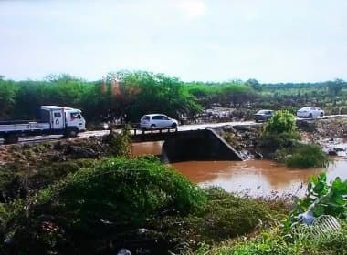 Com ponte rompida, motoristas fazem percurso alternativo por Riachão