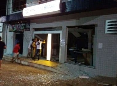 Grupo explode cofre de agência bancária e faz disparos durante ação em João Dourado