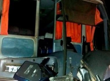 Casal e quatro filhos morrem em colisão com ônibus perto de Porto Seguro