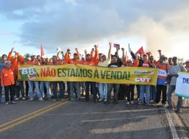 Entre Rios: Petroleiros fecham BR e protestam contra venda de campos da Petrobras