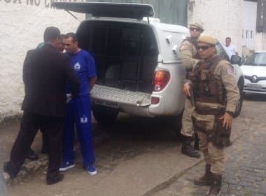 Ubaitaba: Vereador preso com quase 300 kg de drogas toma posse algemado