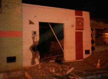 Grupo armado com fuzis ataca com explosivos banco, Correios e mercado em Caetanos