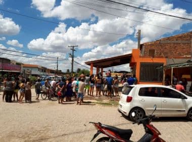 Homem é morto a tiros por motociclista em frente a bar de Feira de Santna