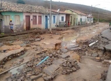 Lajedinho: Volume de água supera tromba d'água de 2013; prefeito reclama de promessas