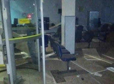 Quadrilha explode agência bancária e faz estudantes de reféns em Boa Nova