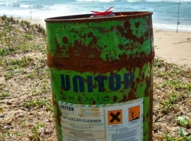 Maraú: Tonel para armazenar substância tóxica é achado em praia