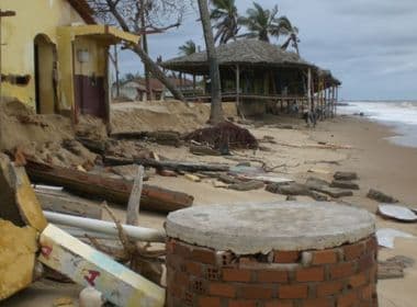 Mucuri: Avanço do mar ameaça orla e faz município decretar situação de emergência