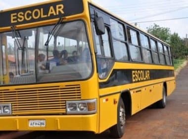 Ônibus escolares municipais fazem transporte de pacientes para Feira, diz reportagem