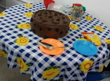 Ipiaú: Morador entrega bolo em fórum para ‘festejar’ 20 anos de processo sem julgamento