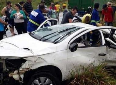 Itabela: Mulher morre após carro derrapar e bater em caminhão no sentido contrário