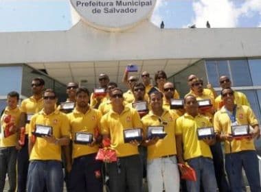 Atletas da Salvamar recebem homenagens do município