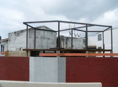 Ondina: Morador constrói “puxadinho” irregular em cobertura