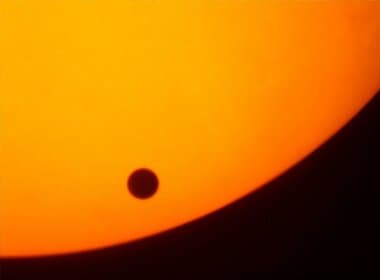 Fenômeno raro: Vênus passará pelo Sol na próxima terça