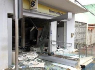 Bandidos assaltam agência bancária e explodem caixas em Antas