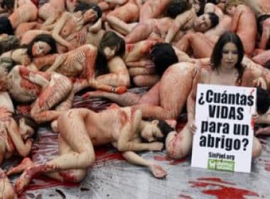 Ativistas protestam contra uso de pele de animais, em Madri