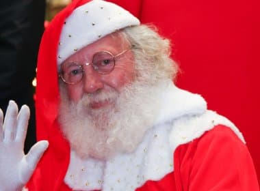 Papai Noel de shoppings é orientado a evitar pôr crianças no colo