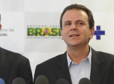 Após morte de menina por falta de médicos, prefeito do Rio anuncia ponto biométrico