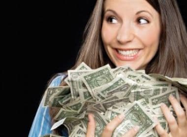 Brasileiro precisa ganhar R$ 24 mil por mês para se sentir feliz, diz pesquisa