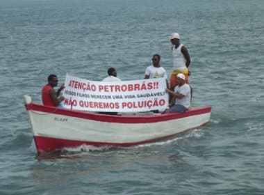 Pescadores protestam contra Petrobras na Ilha dos Frades