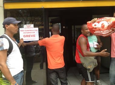 Vigilantes bancários realizam manifestação e forçam saída de colegas de agências