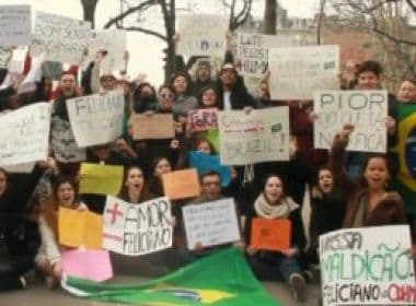 Brasileiros protestam contra Feliciano em Paris