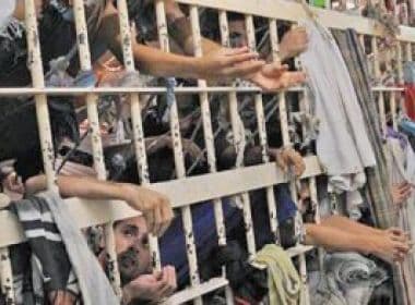 Delegacias brasileiras terminaram 2012 com 4,2 presos por vaga